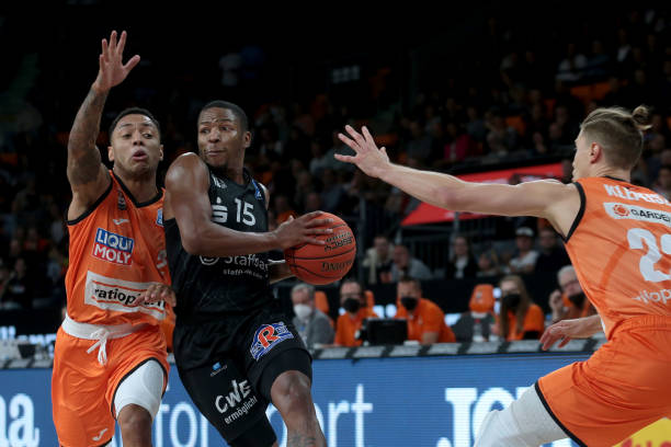 现阶段他更 现阶段他更