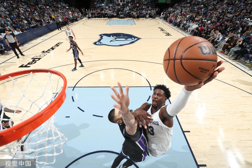 用她卓越的 用她卓越的